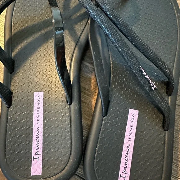 Ipanema Women's Black Sandals - Picture 2 of 2